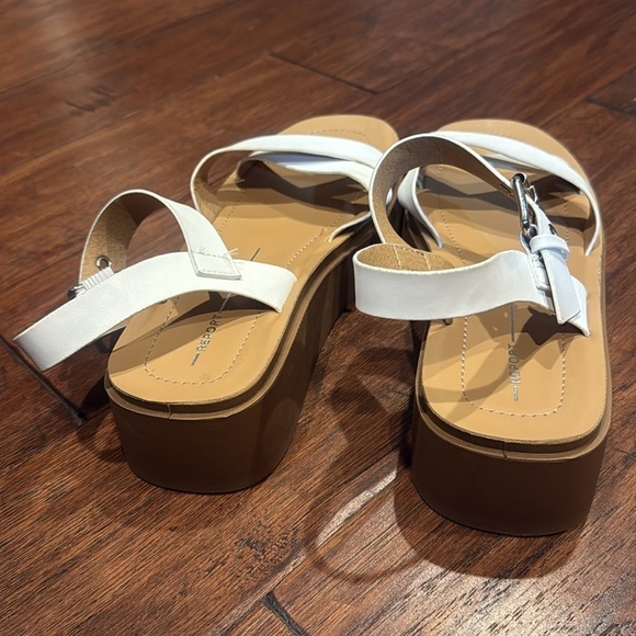 BRAND NEW! Size 9 2in REPORT White Platform Sandals - Picture 8 of 11